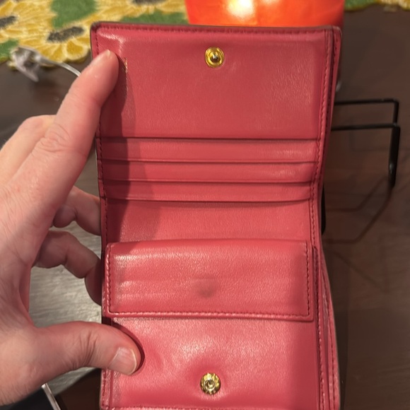 PRADA! - Picture 3 of 8